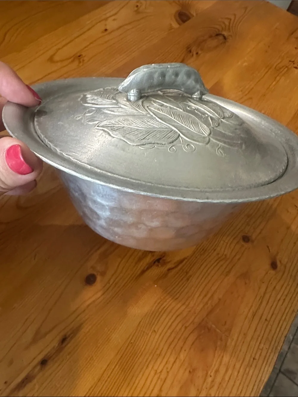 Everlast vintage Style Hammered aluminum Bowl with Decorative Lid